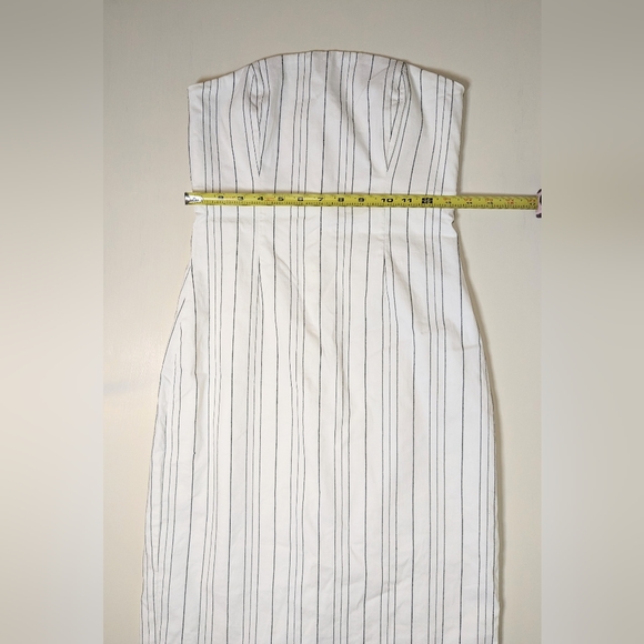 Express Stretch Strapless Dress Size 5/6 White w/ Black Pin Stripes - Picture 2 of 4